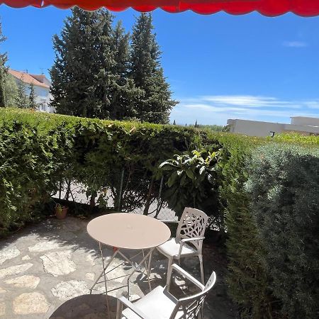 Charmant Studio Avec Terrasse Et Parking A Vence Eksteriør billede